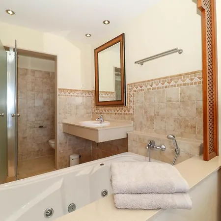 Apartment Malibu B3 Luxury 2br By Rafleys, Paronamic Sea Views