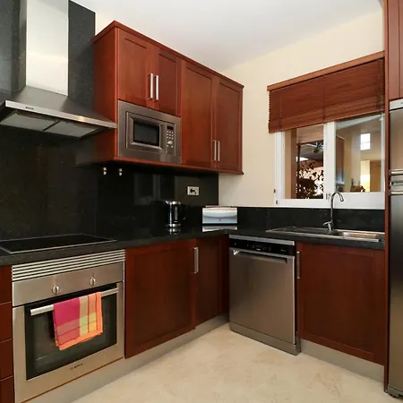 Malibu B3 Luxury 2br By Rafleys, Paronamic Sea Views *