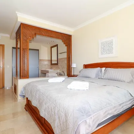 Malibu B3 Luxury 2br By Rafleys, Paronamic Sea Views Apartment