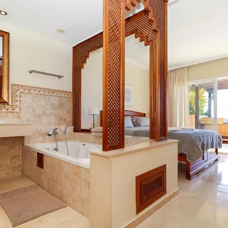 Apartment Malibu B3 Luxury 2br By Rafleys, Paronamic Sea Views