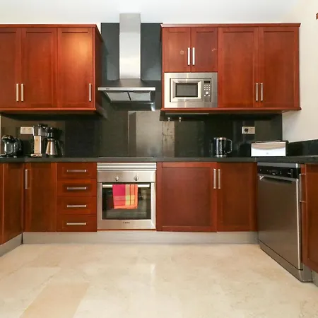 Malibu B3 Luxury 2br By Rafleys, Paronamic Sea Views
