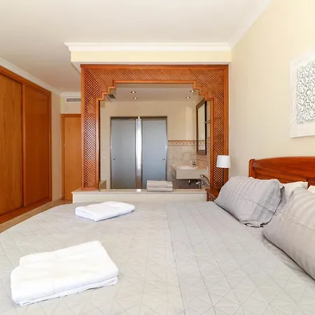 Malibu B3 Luxury 2br By Rafleys, Paronamic Sea Views Apartment